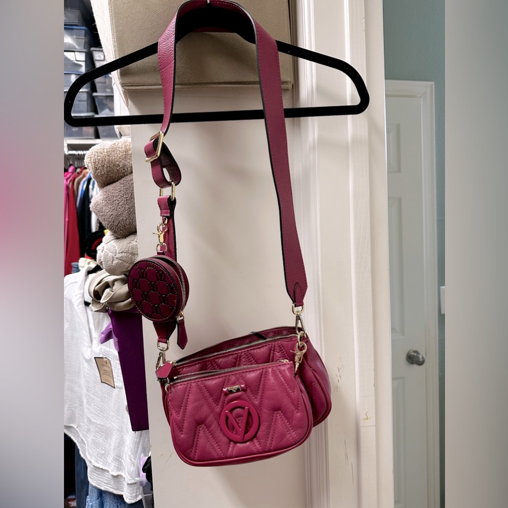 NWT. Beautiful Valentino Demi 3- in-1 quilted leather shoulder bag and pouch set